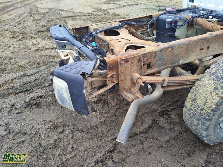 2004-chevrolet-silverado-2500hd-image-28