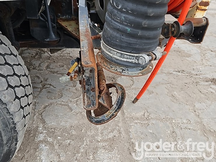 2004-international-7400-image-19