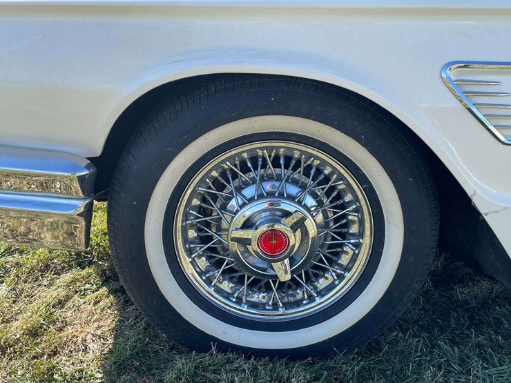 1965-ford-thunderbird-image-18