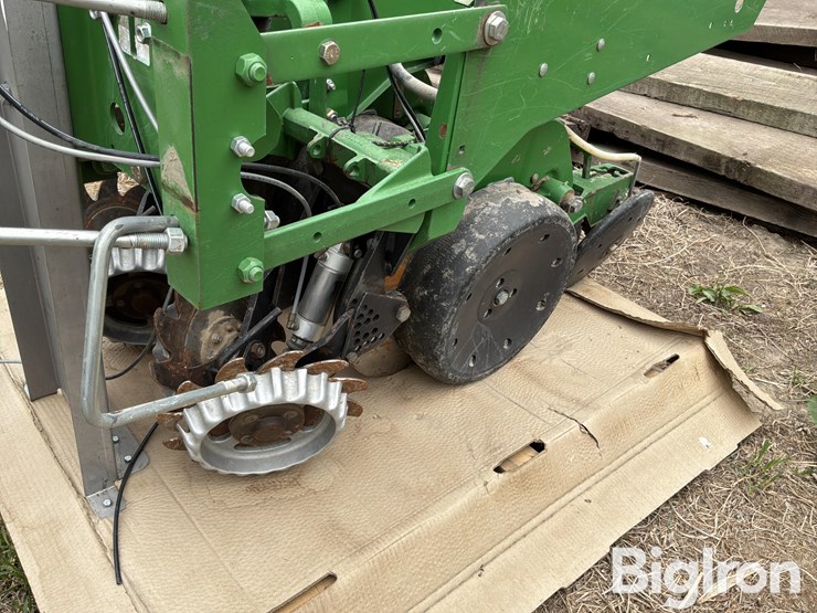 john-deere-12-image-9