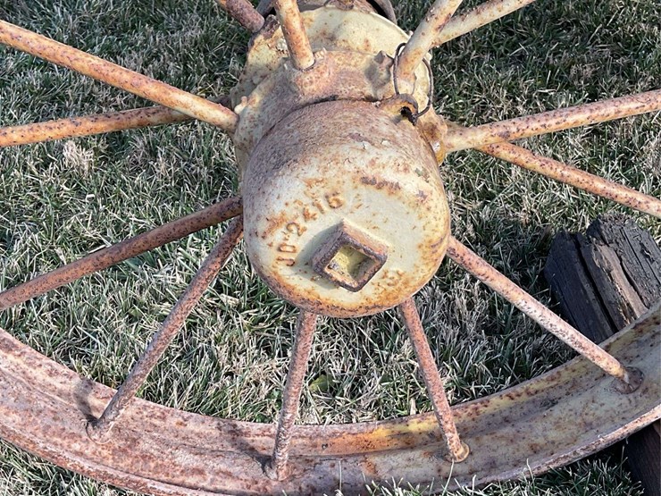 john-deere-steel-sided-flare-box-and-running-gear-image-13