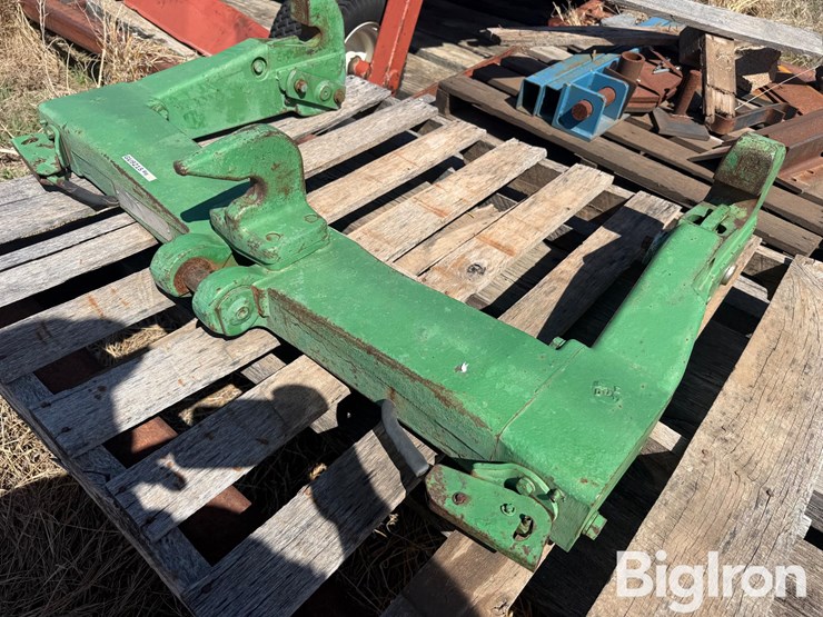 john-deere-quick-hitch-image-1