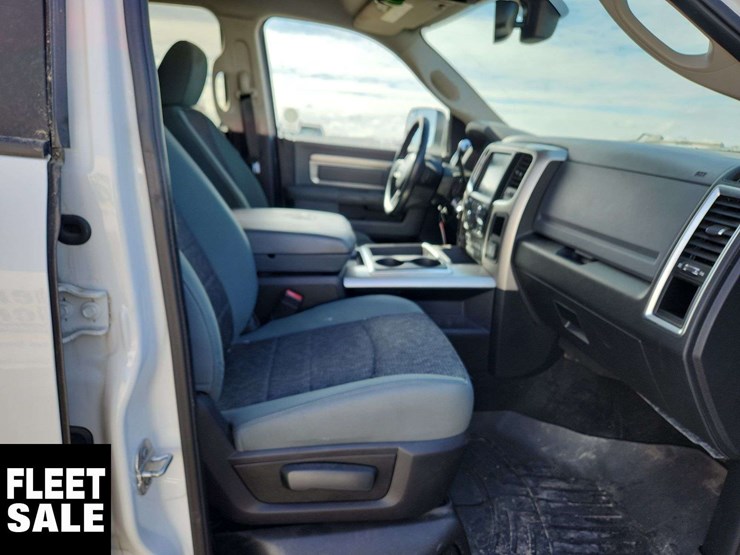 2015-dodge-2500-image-18