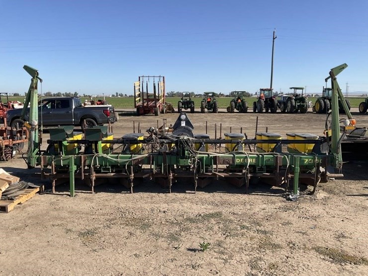 john-deere-7300-image-2