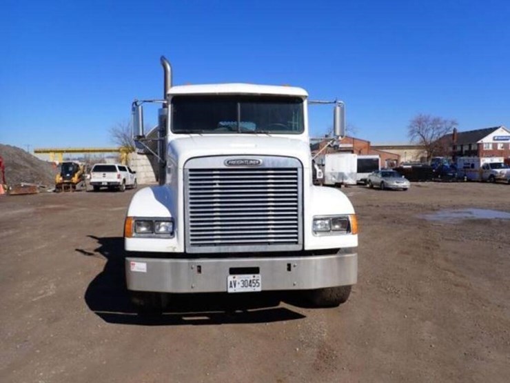 2001-freightliner-fld112-image-2