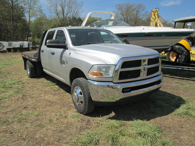 2011-dodge-3500-image-2