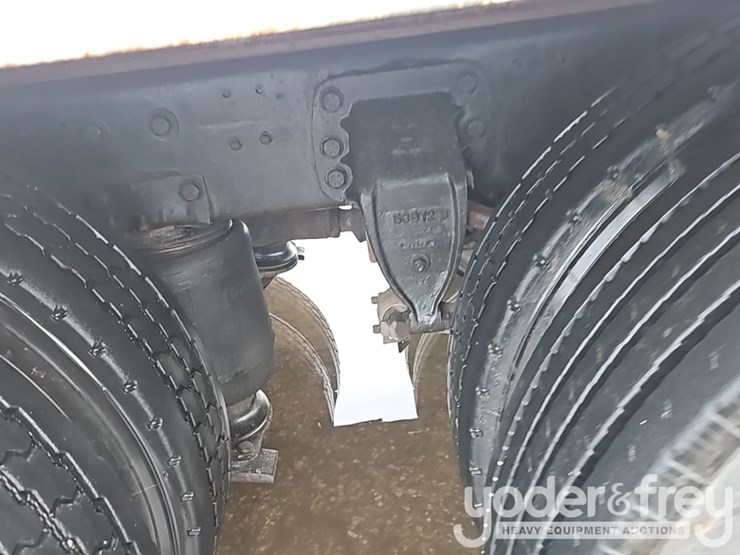 2005-international-8600-image-17