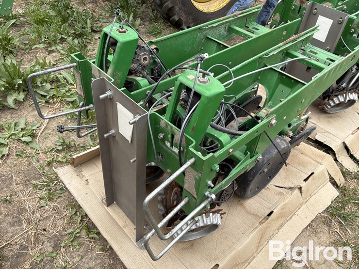 john-deere-12-image-12