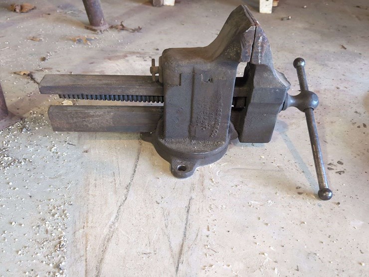 swivels-vise-image-1