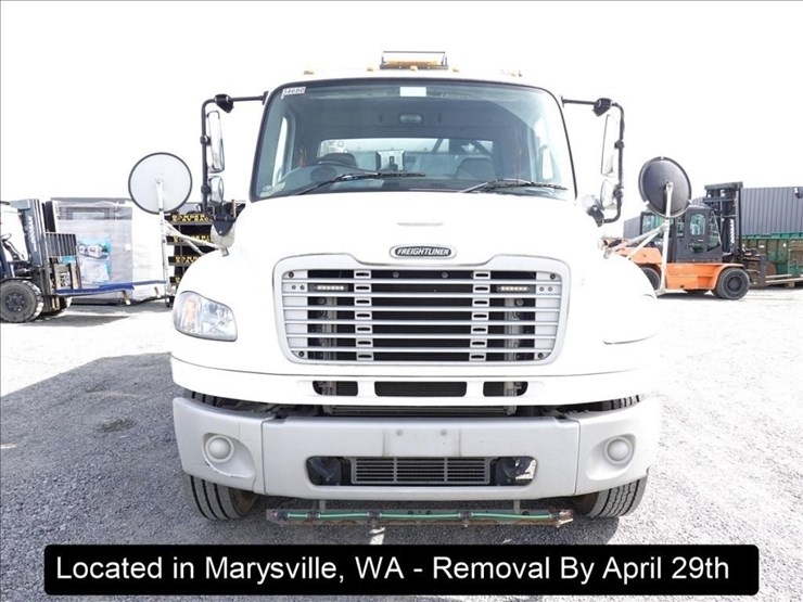 2020-freightliner-m2-106-image-31