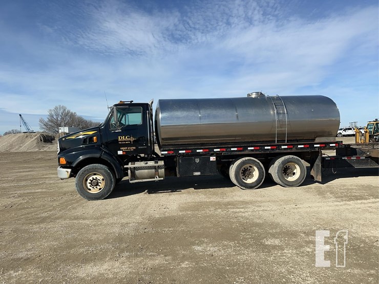 2005-sterling-lt9500-image-2