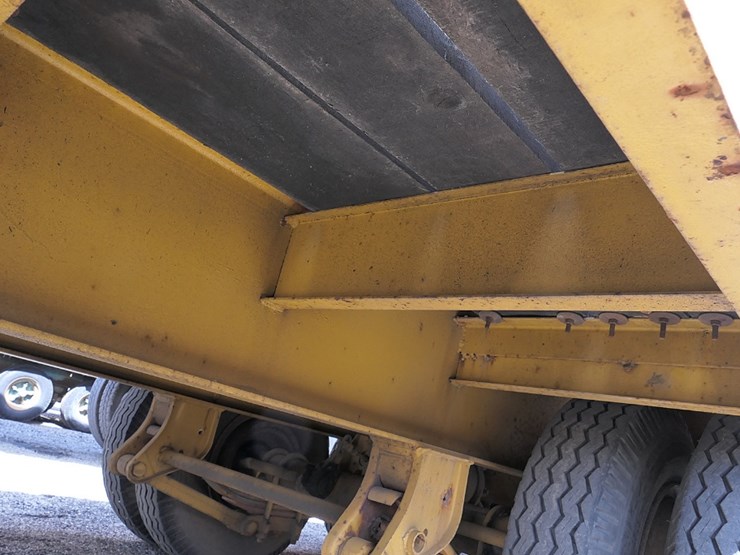 1986-eager-beaver-20h-tag-trailer,-sn:1120ha236gt200284,-20'-deck,-5'-beavertail-w/-ramps,-96''-wide-image-3