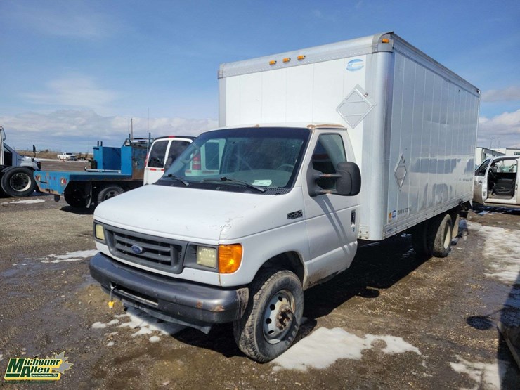 2004-ford-cargo-image-1