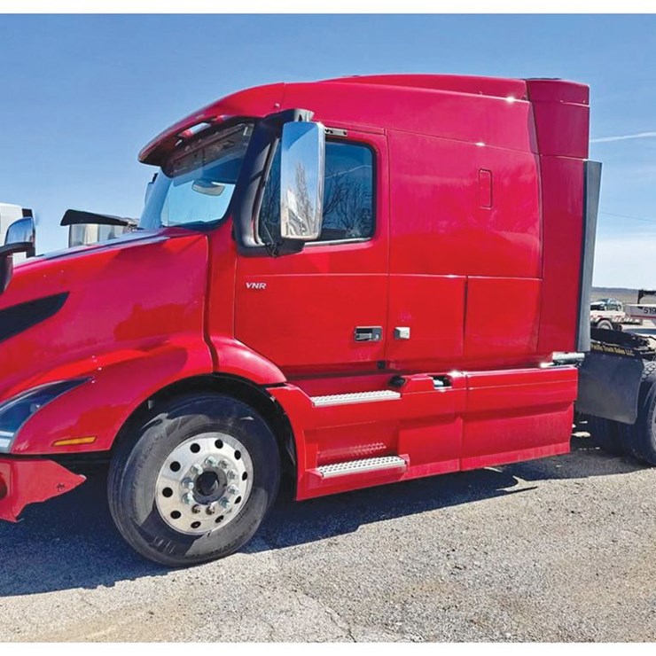 2022 VOLVO VNR660