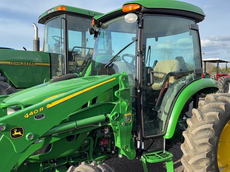 john-deere-4052r-image-15