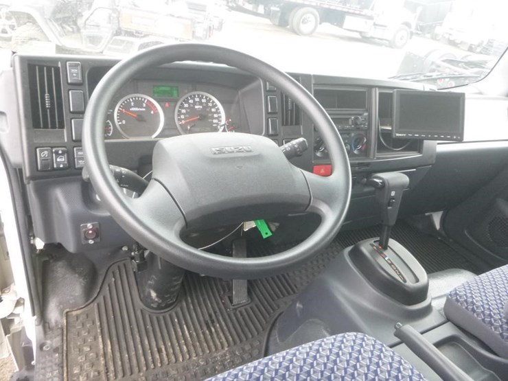 2023-isuzu-nrr-image-16