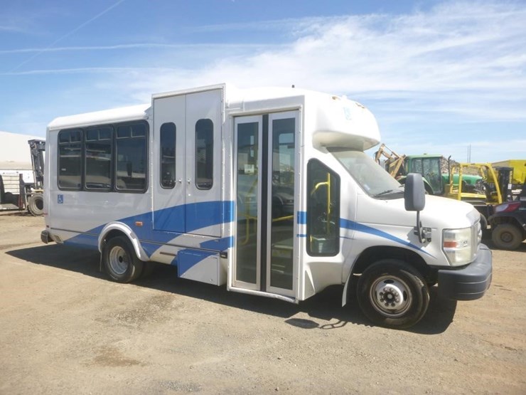 2014-ford-e450-image-3