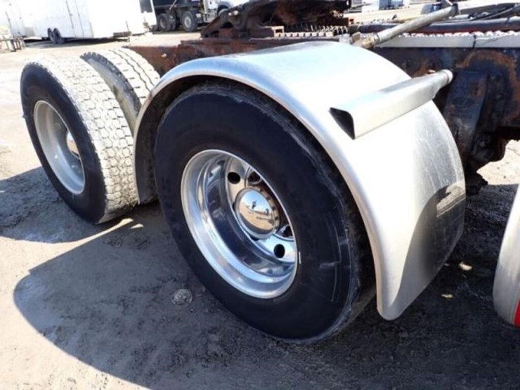 2014-peterbilt-389-image-59