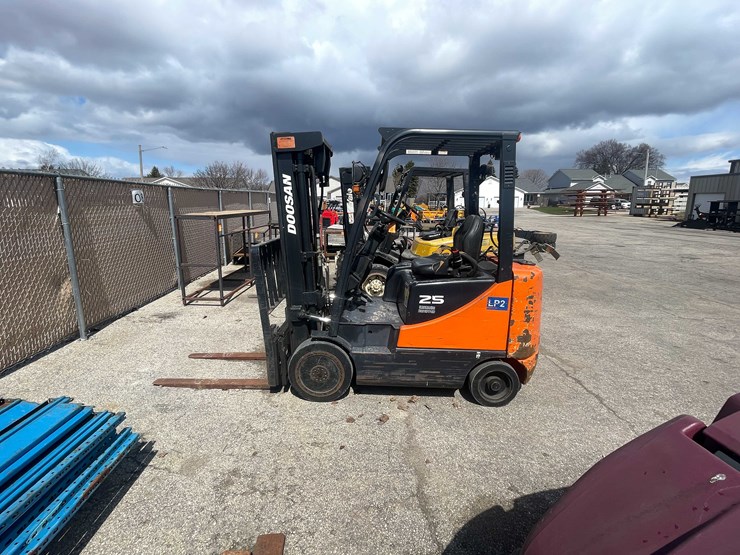 #354-•-doosan-forklift-(neenah,-wi)-image-8