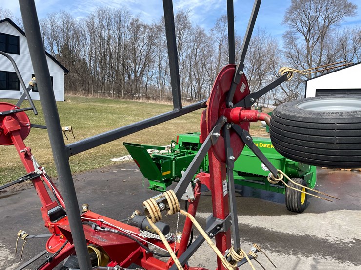 #146-•-h&s-hay-tedder-(stoughton,-wi)-image-12
