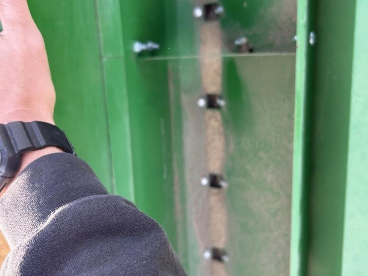 2004-john-deere-1590-image-36