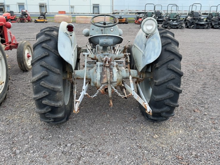 #3068-•-ferguson-tractor-image-9