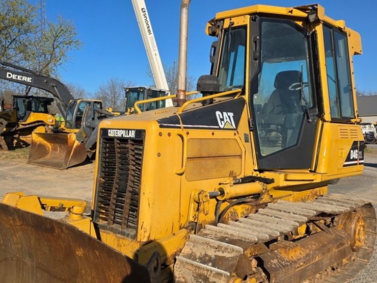 2005-caterpillar-d4g-xl-image-7