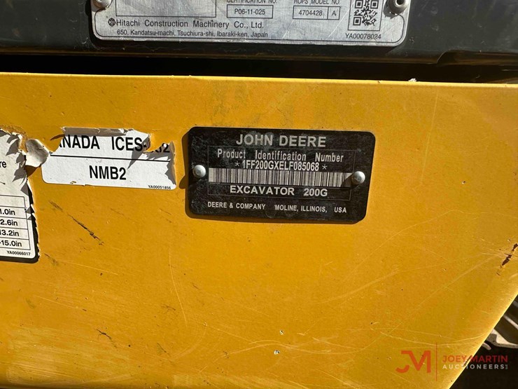2021-deere-200-lc-image-10