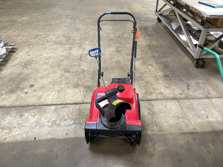 #2521-•-toro-power-clear-snowblower-(columbia-heights,-mn)-image-2