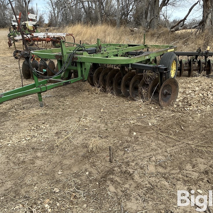 JOHN DEERE 210