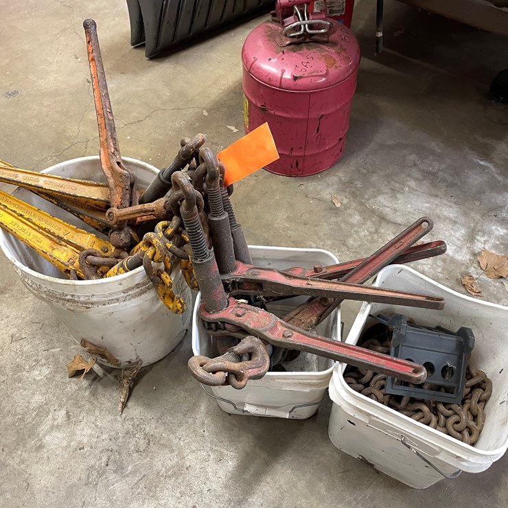 #2563 • Chains and Binders (Columbia Heights, MN)