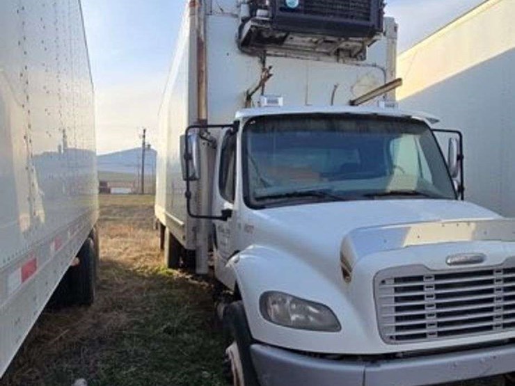 2013-freightliner-m2-106-image-2