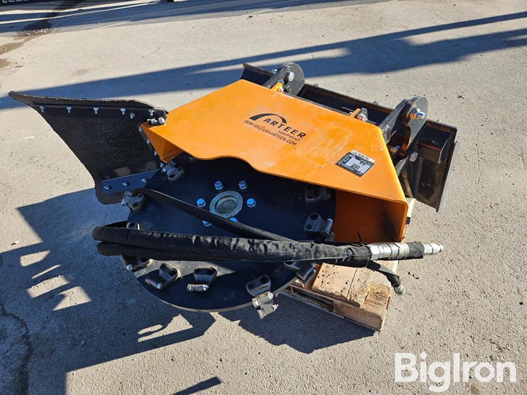 2025-massey-ferguson-730-image-1