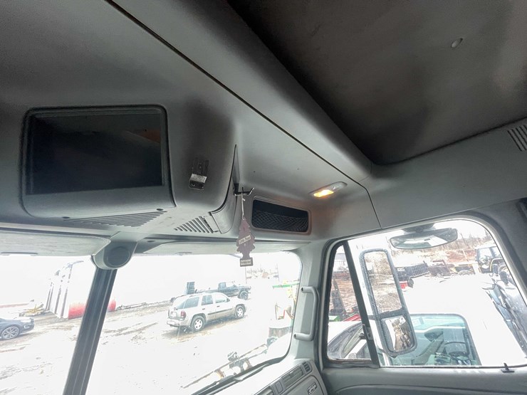 #238-•-2007-freightliner-semi-tractor-(title-in-delay)-(denmark,-wi)-image-49