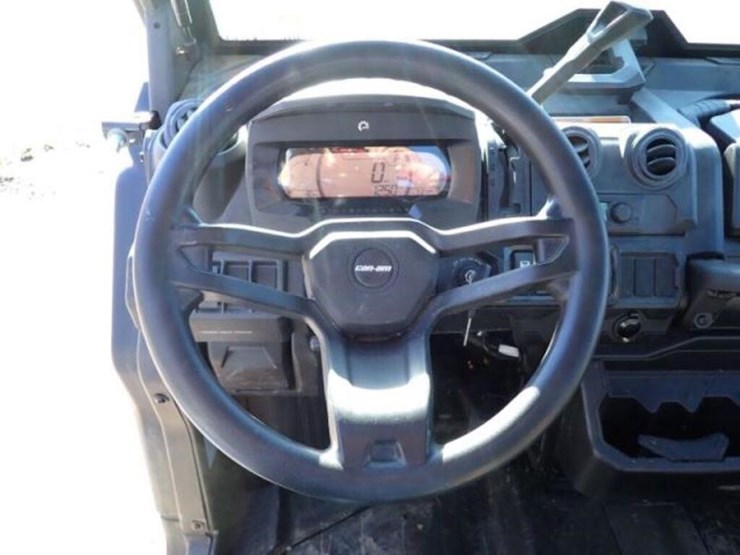 2021-can-am-defender-limited-hd10-4x4-side-by-side-image-12