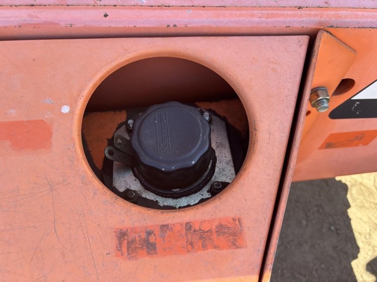 2014-jlg-8042-image-43