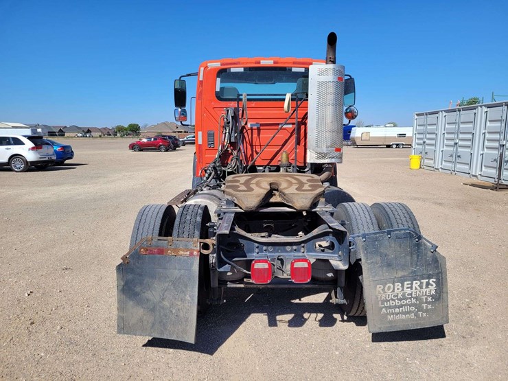 2009-international-tractor-truck-image-10