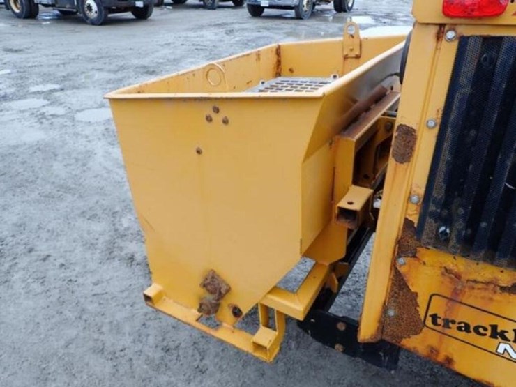 2004-trackless-rmt5t-series-v-4x4-sidewalk-tractor-image-42