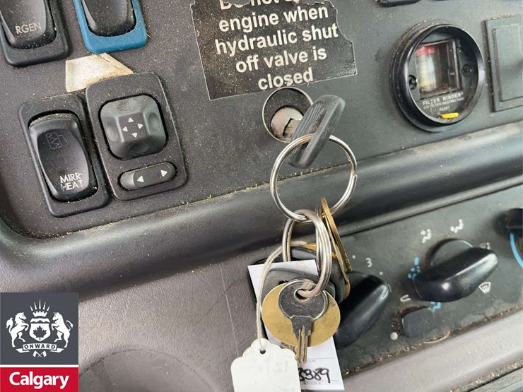 2016-freightliner-m2-106-image-15