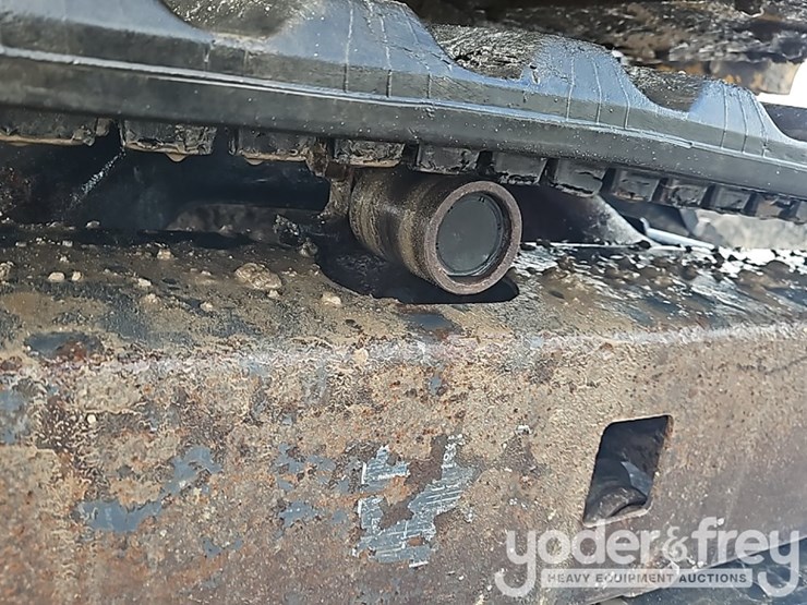 2015-deere-27d-image-10