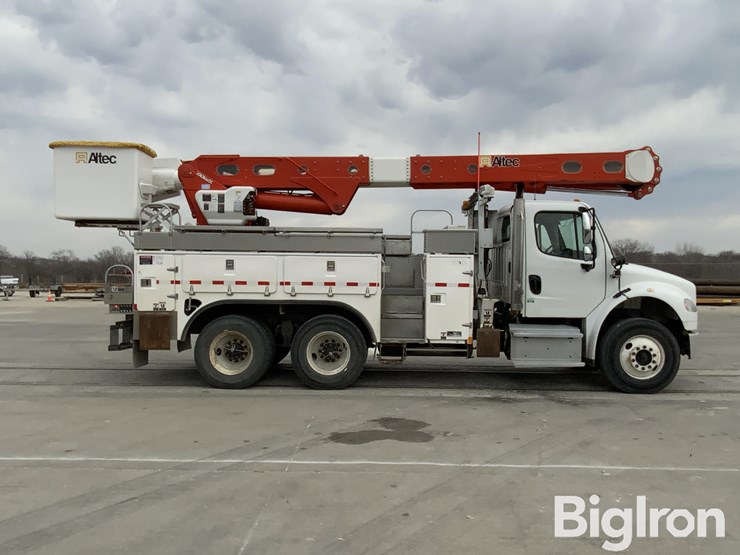 2014-freightliner-m2-106-image-12