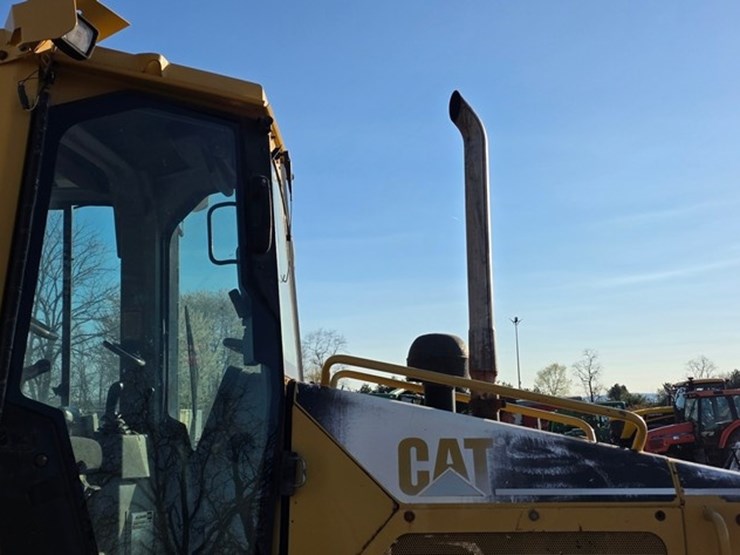 2005-caterpillar-d4g-xl-image-35