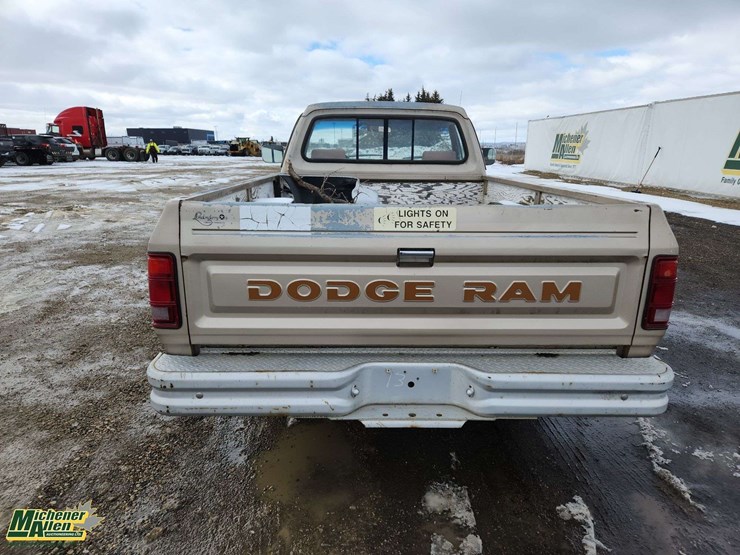 1992-dodge-150-image-7