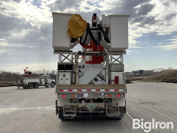 2015-freightliner-m2-106-image-14