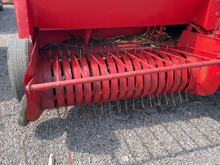 massey-ferguson-124-image-3