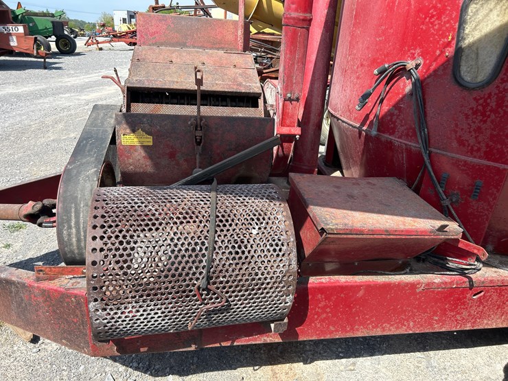 new-holland-359-image-9