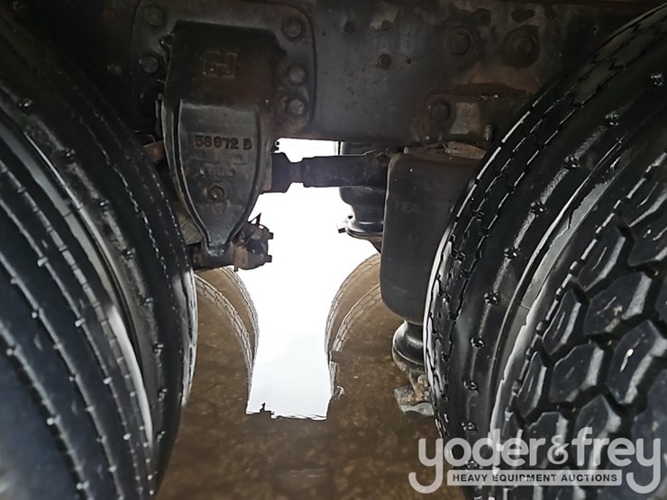 2005-international-8600-image-9