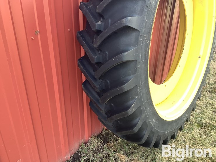 john-deere-340-image-8