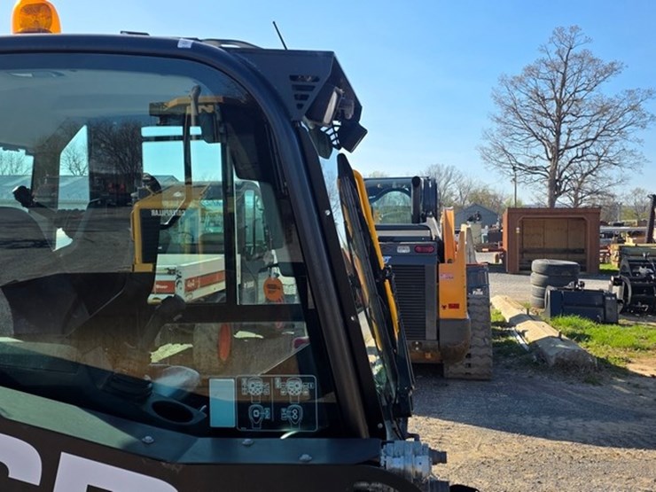 2024-jcb-215-image-10