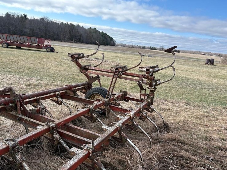 international-19'-field-cultivator-image-5